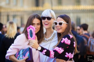 moschino-barbie-mirror-iphone-case-trend (6)