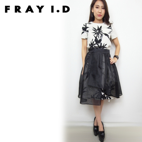 お出かけワンピース特集 華やかなワンピースに身を包んで クリスマスはいつもと違う自分に Heartyselect Column お出かけワンピース特集 華やかなワンピースに身を包んで クリスマスはいつもと違う自分に Heartyselect Column