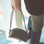 【 YAHKI 2026 FALL/WINTER COLLECTION 】サイズ感が愛らしい、くし形や巾着タイプのレザーバッグ新作が入荷♪コーデにスタイリッシュさをプラスするヤーキのアイテムをご紹介