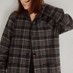 【 Hella (ヘラ)  2026 AUTUMN/WINTER COLLECTION 】クラシカル な ジャケット や パッディット コート 、フリル ショルダーの コラム ドレス など レディ度の高い秋冬コレクション