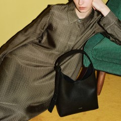 【 YAHKI 2026 FALL/WINTER COLLECTION 】定番人気の バケツ 型 ボディバッグ や上質な シュリンク レザー トート 、 ポリエステル リュック など 秋冬の新作が多数入荷♪